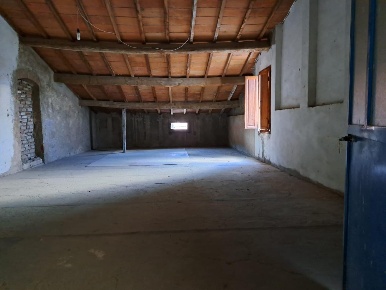 Foto Capannone industriale a Peccioli Fabbrica di 200 m² con 2 locali