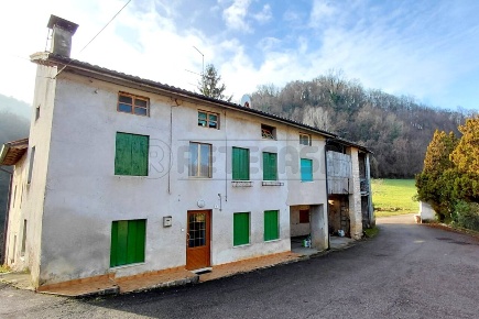 Foto Case semi ndipendenti a Valdagno Spelaccia di 178 m² con 7 locali
