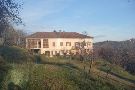 Foto Rustico in strada Bricco, Nizza Monferrato di 432 m² con 11 locali