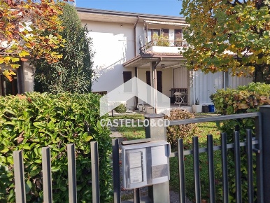 Foto Appartamento in VIA GIULIO CESARE, Desenzano del Garda Rivoltella