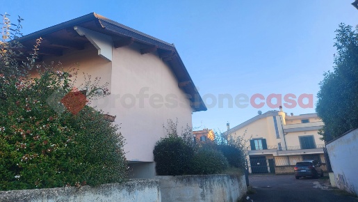 Foto Appartamento in Via Casale Ente Maremma 4, Mazzano Romano di 111 m²