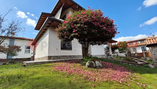 Foto Villa singola in Via fucini 20, Parabiago Centro di 250 m² in vendita