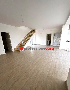 Foto Villa bifamiliare in Via della Castagnetta 1, Pomezia di 110 m²