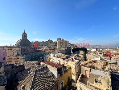 Foto Appartamento in Via Battiati 17, Paternò di 129 m² con 5 locali