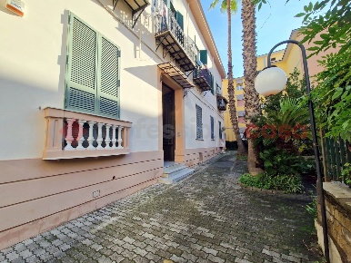 Foto Appartamento in Via armando diaz 120/B, Portici di 136 m² con 4 locali