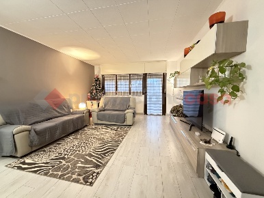 Foto Appartamento in Via Rossini 12, Cesano Boscone Centro di 120 m²