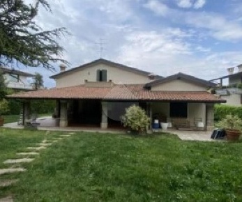Foto Appartamento in Puccini, Desenzano del Garda Rivoltella di 311 m²