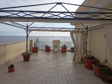 Foto Appartamento in VIA APPIA LATO NAPOLI, Formia di 160 m² con 6 locali