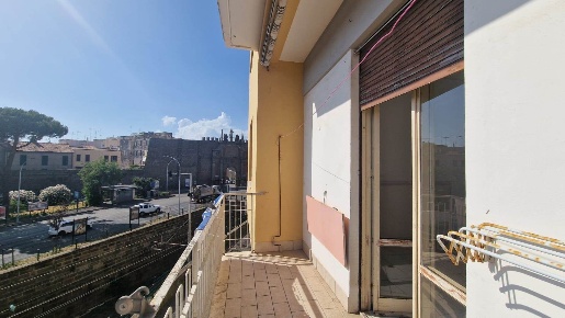 Foto Appartamento in VIA SANTA MARIA IN GRADI 7, Viterbo di 100 m²