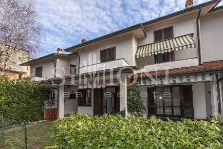 Foto Villa a schiera a Venegono Inferiore di 138 m² con 4 locali in vendita