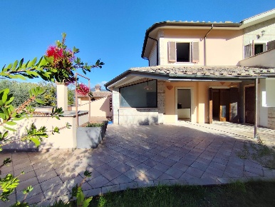 Foto Villa bifamiliare a Terni Polymer - Collescipoli di 385 m² in vendita