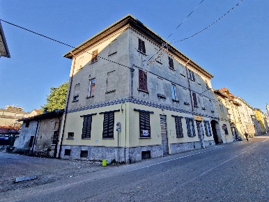 Foto Appartamento in Via Dante 14, Cogliate Centro di 105 m² con 3 locali