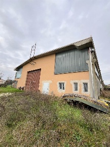 Foto Capannone industriale a Viadana Centro di 1500 m² con 5 locali