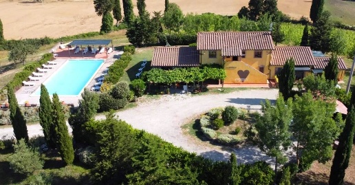 Foto Rustico a Guardistallo di 350 m² con 10 locali in vendita