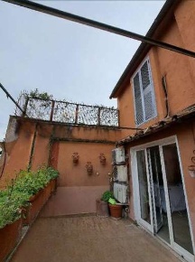 Foto Appartamento in Via Francesco Crispi, Roma Spagna di 111 m² all'asta