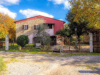 Foto Rustico in Via Cortesi 94, Todi Centro di 845 m² con 20 locali