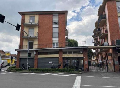 Foto Appartamento in Piazza S. Maurizio, Cuggiono Centro di 105 m² all'asta