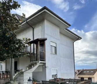 Foto Appartamento in Via Tor Paluzzi, Albano Laziale Cecchina di 139 m²