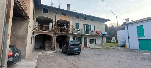 Foto Appartamento in Via Parini, Dolzago Centro di 90 m² con 2 locali