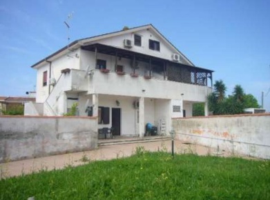 Foto Appartamento in Via Rimini, Ardea Nuova Florida di 79 m² con 4 locali