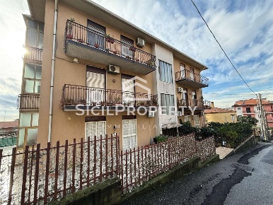 Foto Appartamento in Via Genova  48, Aci Castello Centro di 100 m²
