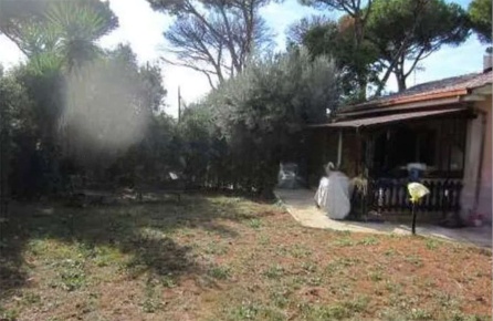Foto Appartamento in Via Caldarola, Roma Corcolle di 128 m² con 4 locali