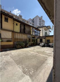 Foto Appartamento in Corso Giuseppe Garibaldi, Rho Centro di 51 m² all'asta