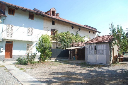 Foto Rustico in Via valprato 5, Trofarello Centro di 130 m² con 5 locali