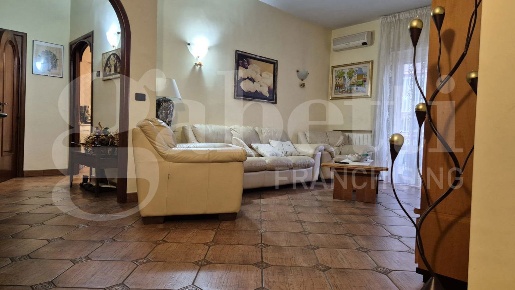 Foto Appartamento in Vincenzo Tiberio, Napoli Fuorigrotta di 100 m²