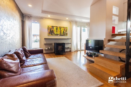 Foto Appartamento a Cattolica di 100 m² con 5 locali in vendita