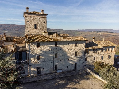 Foto Appartamento in Via Vasciano abitato 30, Todi di 180 m² con 6 locali