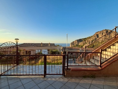 Foto Appartamento a Cefalù Centro di 134 m² con 6 locali in vendita