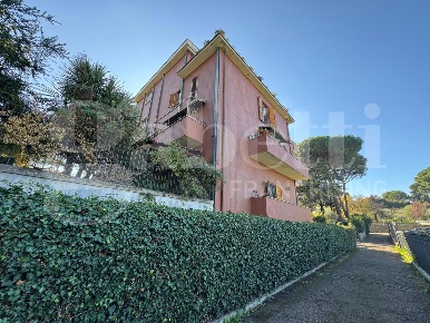 Foto Appartamento in Via Sant'Andrea 19, Grottaferrata Centro di 111 m²