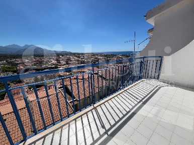 Foto Appartamento in Via Giuseppe Pezzotti 35, Scalea di 90 m² con 4 locali