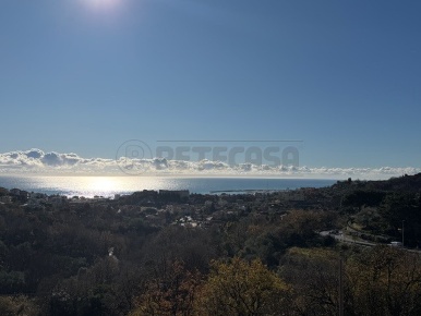 Foto Villa bifamiliare in VIA CASTELLARI 3, Pietra Ligure Centro di 380 m²