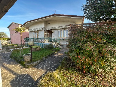 Foto Villa singola in VIA BATTISTI 40, Chiopris-Viscone Viscone di 348 m²
