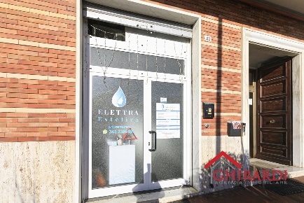 Foto Attività commerciale in VIA G. CALDESI  43R, Genova Sestri Ponente