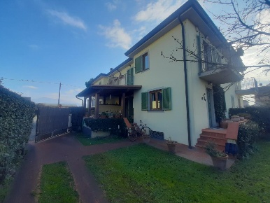 Foto Villa unifamiliare a Camaiore Lido di Camaiore di 185 m² con 4 locali