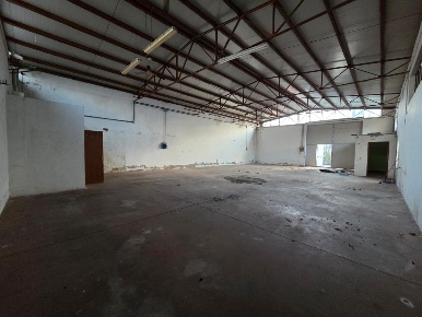 Foto Capannone industriale a Capannori Lammari - Lunata di 280 m²