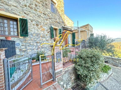 Foto Casa indipendente a Pomarance Montecerboli di 250 m² con 8 locali