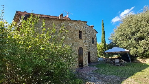Foto Casale a Volterra Centro di 350 m² con 8 locali in vendita