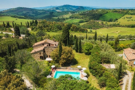 Foto Casale a Volterra Centro di 350 m² con 8 locali in vendita