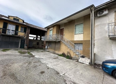 Foto Appartamento a Casatisma Centro di 598 m² con 4 locali in vendita