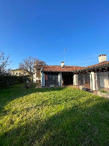 Foto Villa singola a Curtatone Levata di 300 m² con 5 locali in vendita