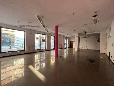 Foto Locale commerciale in Via Fileni 7, San Benedetto del Tronto di 140 m²