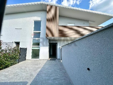 Foto Appartamento in via Resegone, Casorezzo di 97 m² con 3 locali