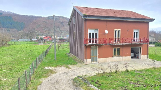 Foto Casa indipendente in Via Vallicella, Volturara Irpina di 200 m²
