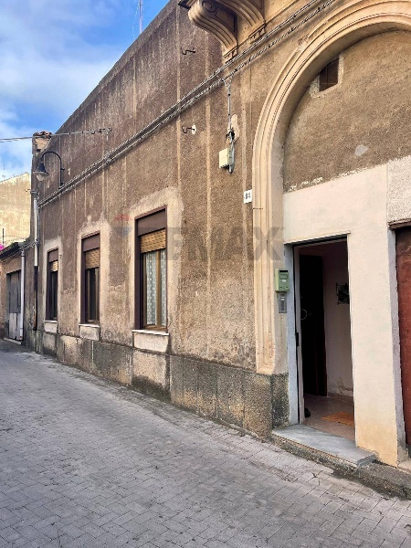 casa indipendente in vendita ad Acireale in zona Centro Storico
