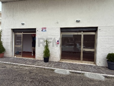 Foto Locale commerciale in Via Lago Di Corbara, Pescara Tirino di 41 m²