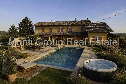 Foto Rustico a Quaranti di 452 m² con 11 locali in vendita